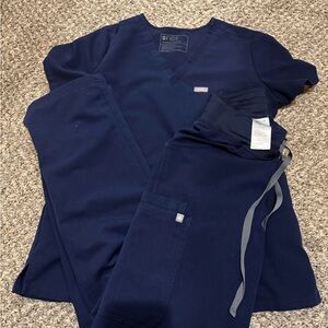 Figs Women's Navy Blue Scrub Set